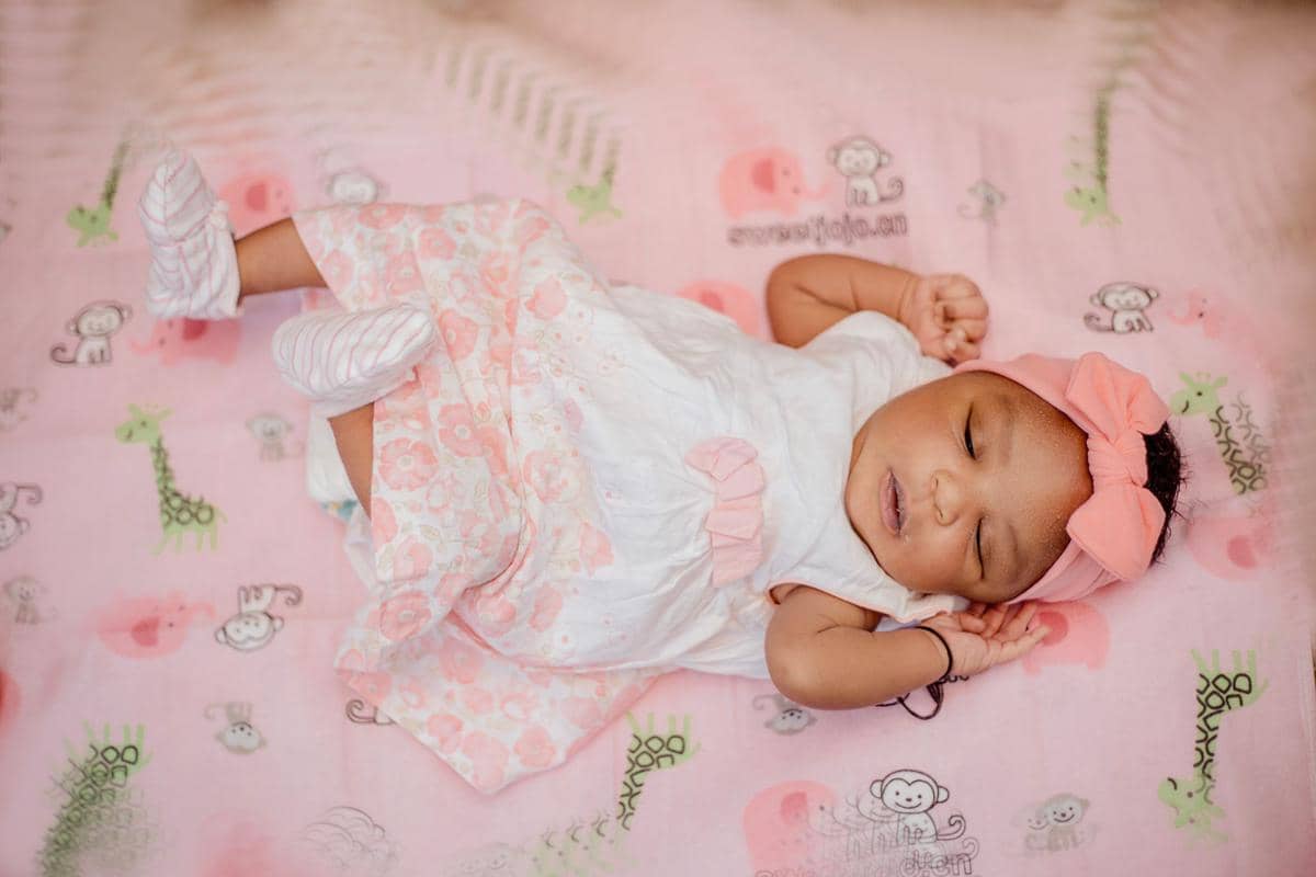 ilustrasi baju bayi 