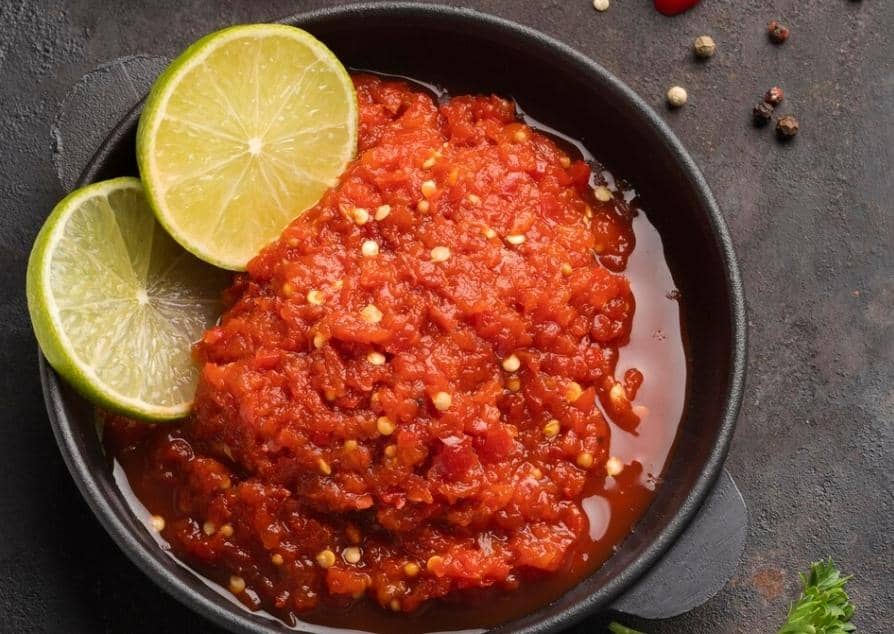 Ilustrasi sambal sebagai pelengkap hidangan dengan tampilan saus cabai yang identik dengan cita rasa Indonesia.