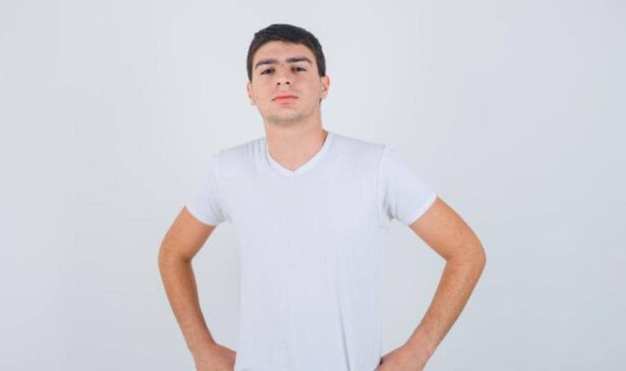 ilustrasi memakai baju warna putih berbahan tipis (magnific.com/8photo)