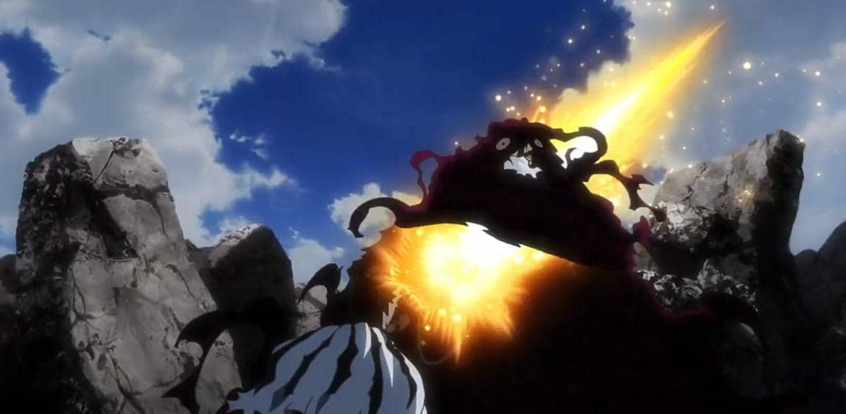 Ichigo melepaskan jurus Getsuga Tensho dalam adegan anime Bleach TYBW Part 4 dari Studio Pierrot.