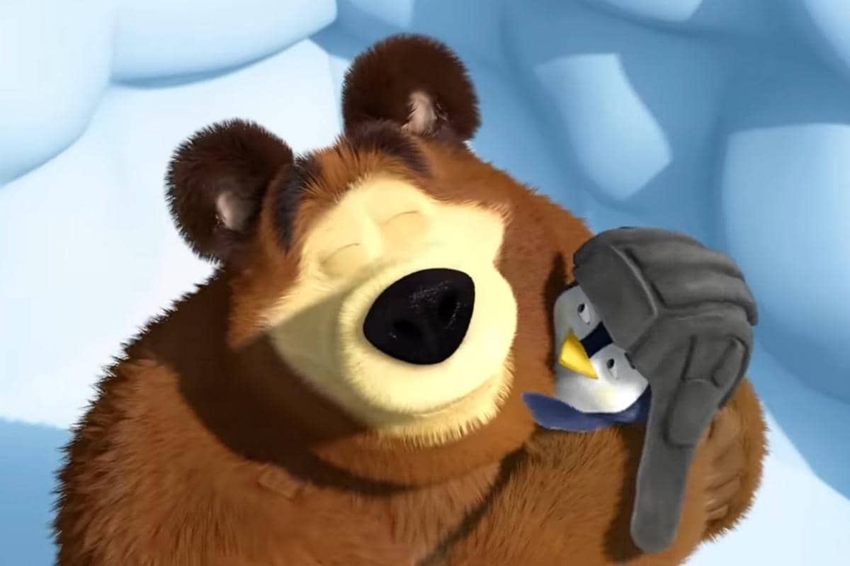 Bear dan Penguin dalam Masha and the Bear