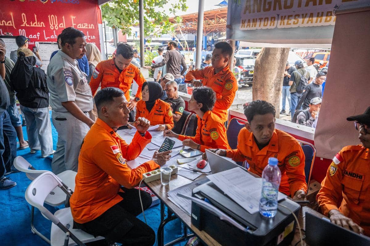 antarafoto-posko-evakuasi-kecelakaan-kapal-motor-di-banjarmasin-1789286672.jpg