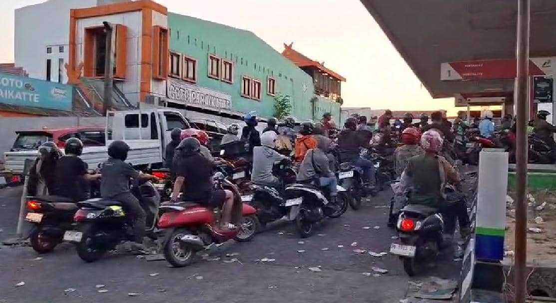 Sistem ganjil-genap di SPBU Kota Makassar, Sabtu (13/9/2026). IDN Times/Darsil Yahya