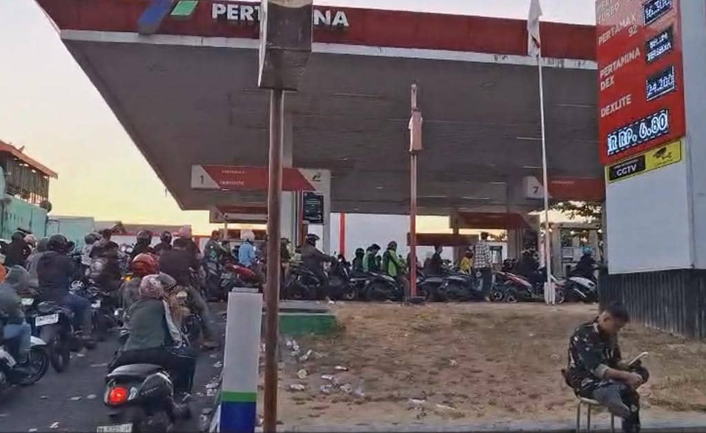 Sistem ganjil-genap di SPBU Kota Makassar, Sabtu (13/9/2026). IDN Times/Darsil Yahya