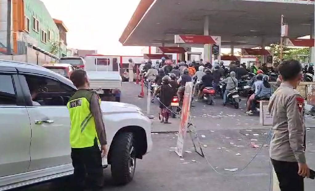 Sistem ganjil-genap di SPBU Kota Makassar, Sabtu (13/9/2026). IDN Times/Darsil Yahya