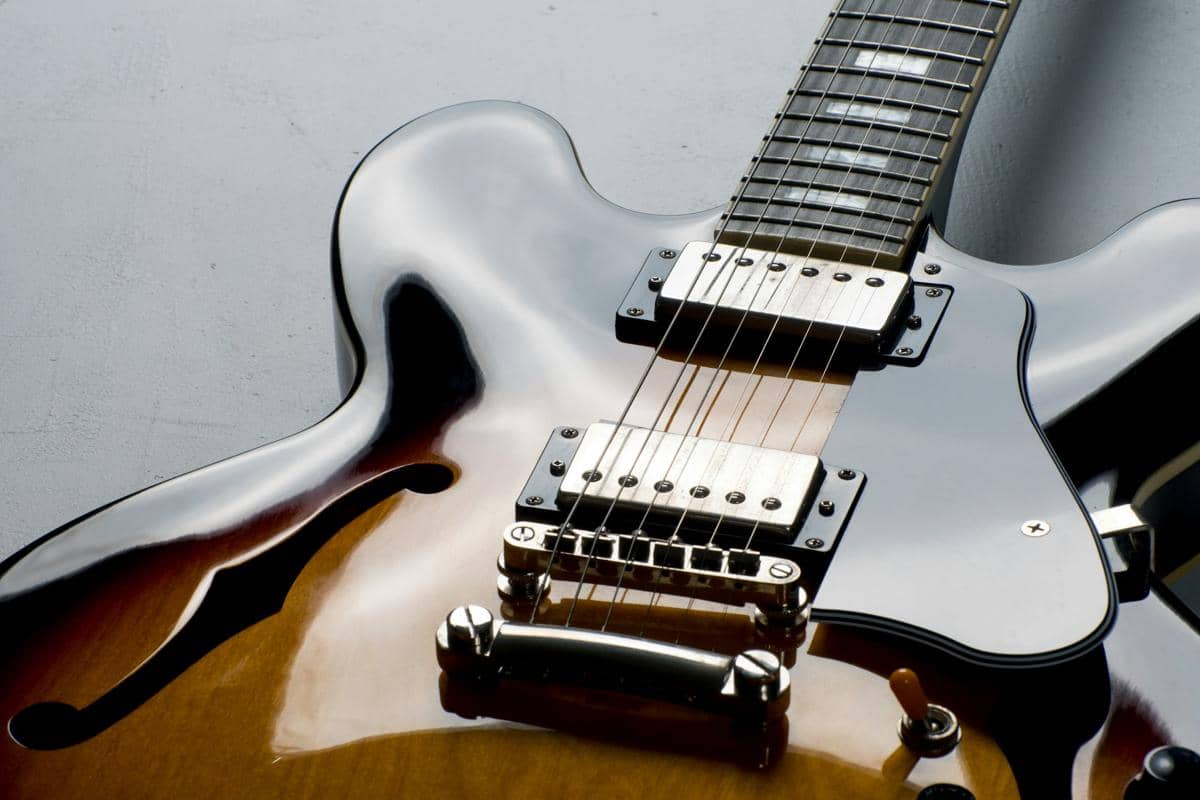 5 Jenis Bridge Gitar, Ini Fungsi dan Pengaruhnya pada Stabilitas Nada