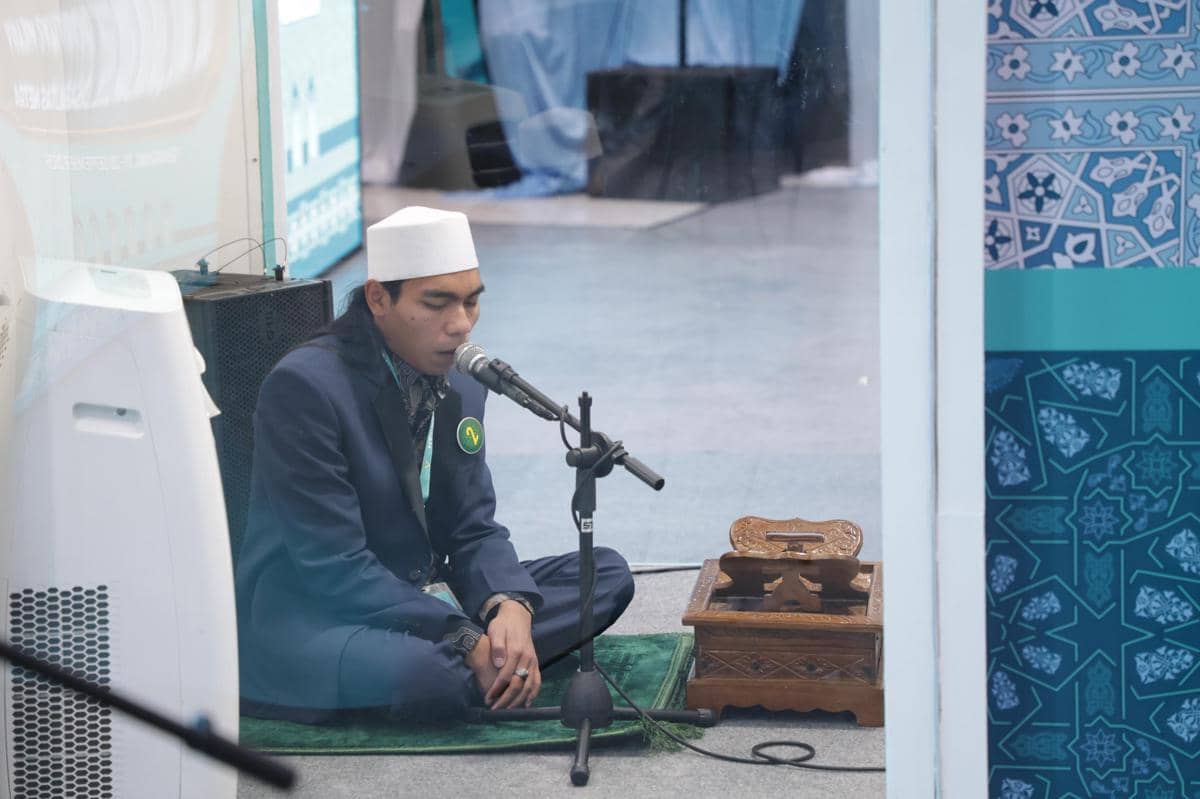 Seorang qori asal Pedurungan, Semarang, melantunkan tilawah di ruangan BBVP Semarang saat kegiatan berlangsung.