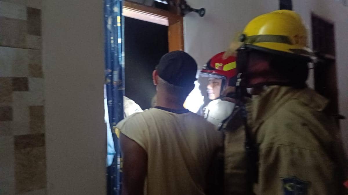 Korsleting Listrik Bakar Kamar di Surabaya, Sebabkan 2 Kakak-Adik Tewas