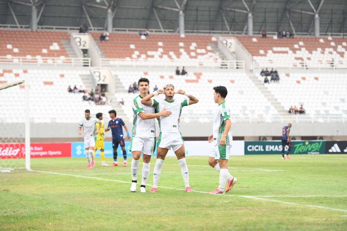 Pemain PSMS dan Sumsel United bertanding pada laga perdana Championship 2026/2027 di Stadion Gelora Sriwijaya Jakabaring.