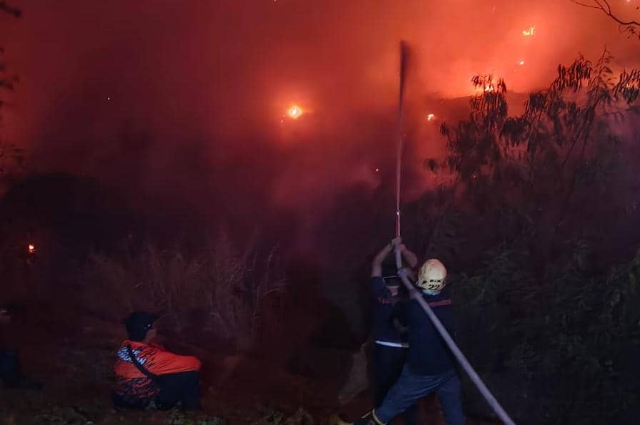 Petugas Sesak Napas, Pemadaman TPA Milangasri Magetan Dihentikan