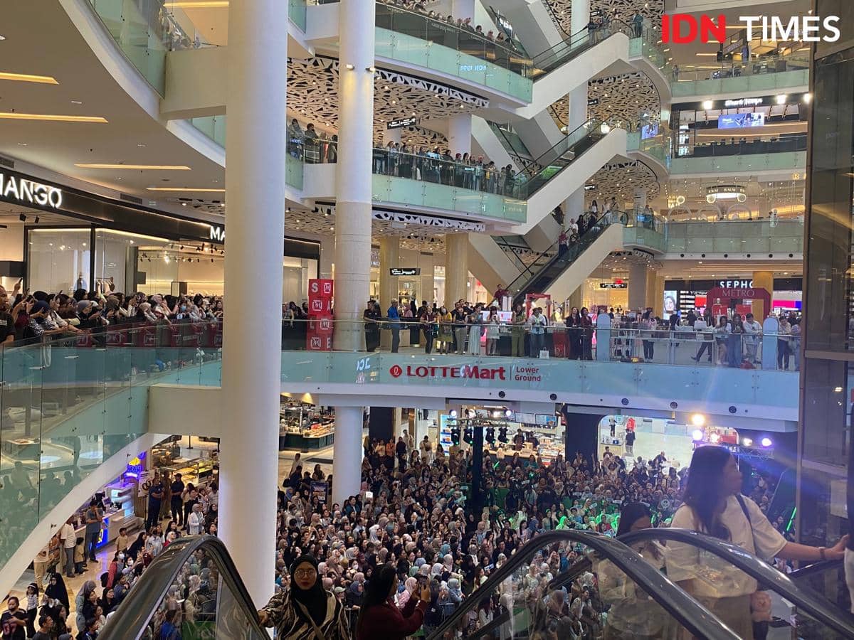 Suasana fan meeting Cheng Lei di Mini Atrium Gandaria City pada Sabtu, 12 September 2026.