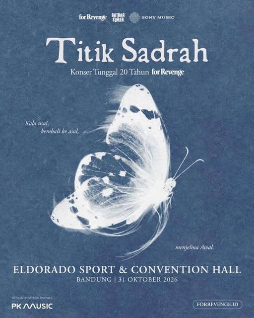 Suasana panggung konser tunggal 20 Tahun for Revenge bertajuk Titik Sadrah dengan penampilan musisi di hadapan penonton.