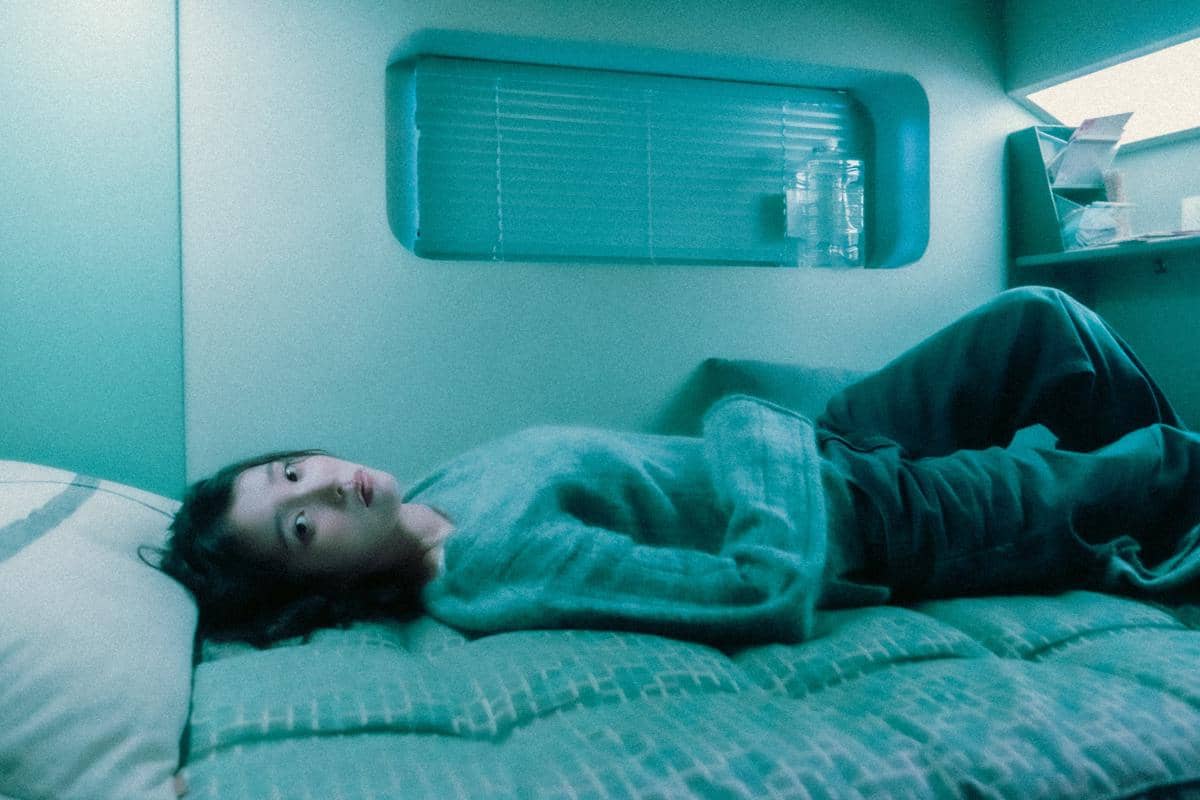 Potret IU dalam materi promosi untuk Unknown Planet yang dibagikan melalui akun X resmi milik _IUofficial.