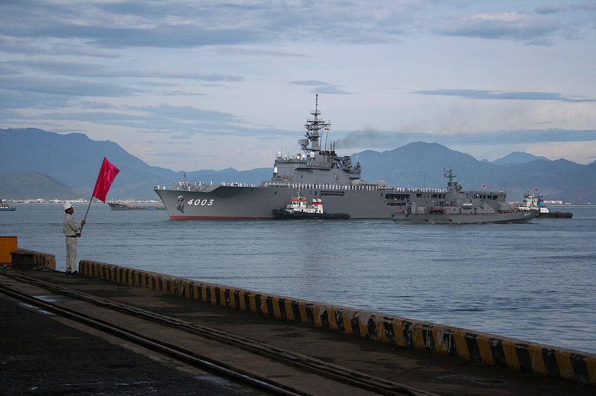 Kapal JS Kunisaki merupakan salah satu kapal perang yang terkenal dengan misi bantuan kemanusiaannya