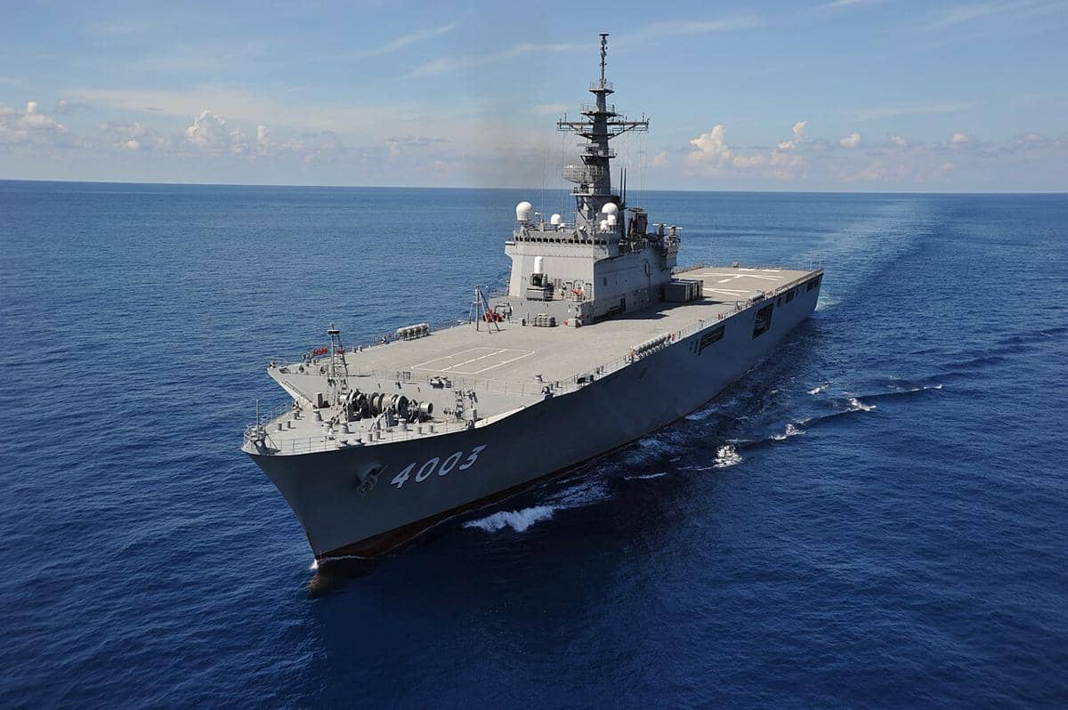 potret kapal pendarat tank JS Kunisaki (LST-4003) milik Pasukan Bela Diri Jepang matra laut yang sedang berada di Kalimantan untuk penanganan karhutla