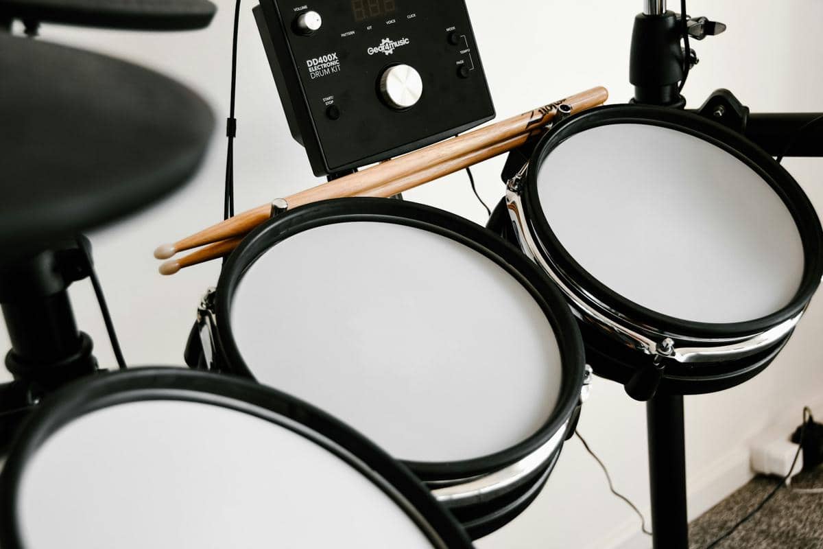ilustrasi drum elektrik