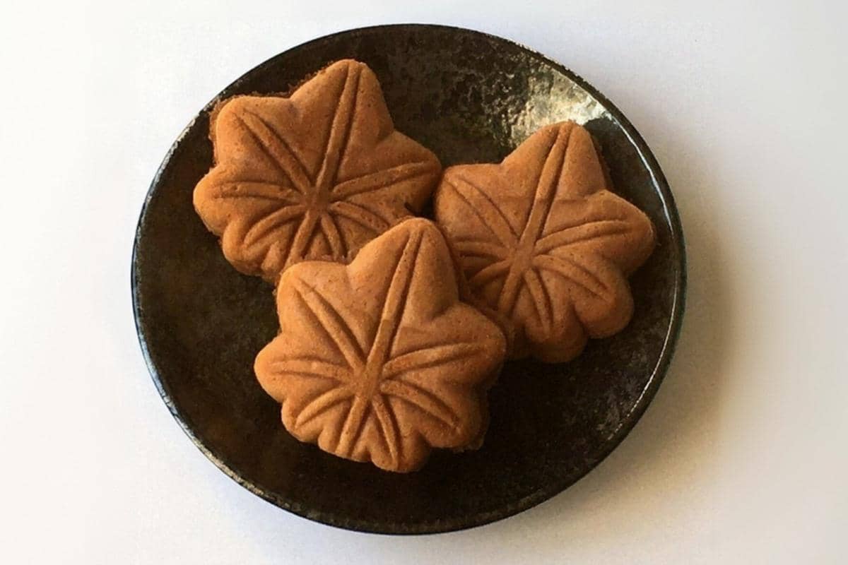 5 Camilan Khas Jepang Bertema Momiji, Ada yang dari Daun Maple