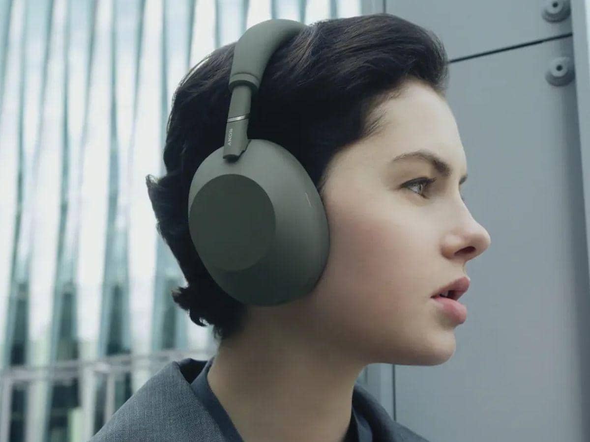 Salah satu fitur SONY WH-1000XM6 yakni peredam kebisingan