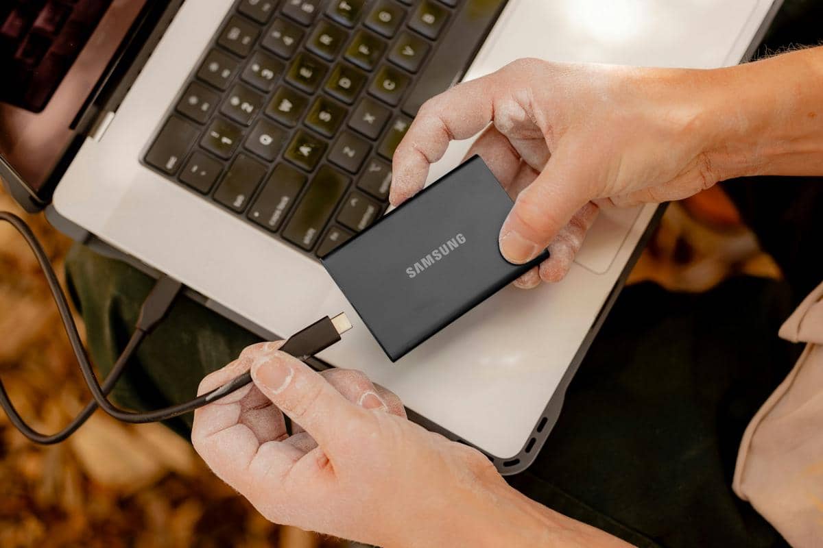 samsung-memory-fCRQNzRlEP0-unsplash.jpg