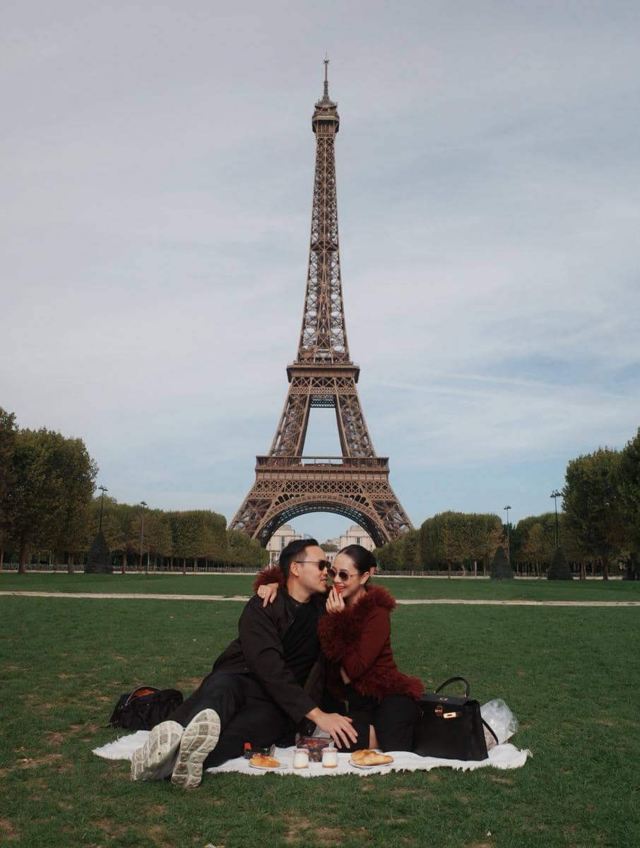 Merdi Octavia dan suami jalan-jalan di Paris