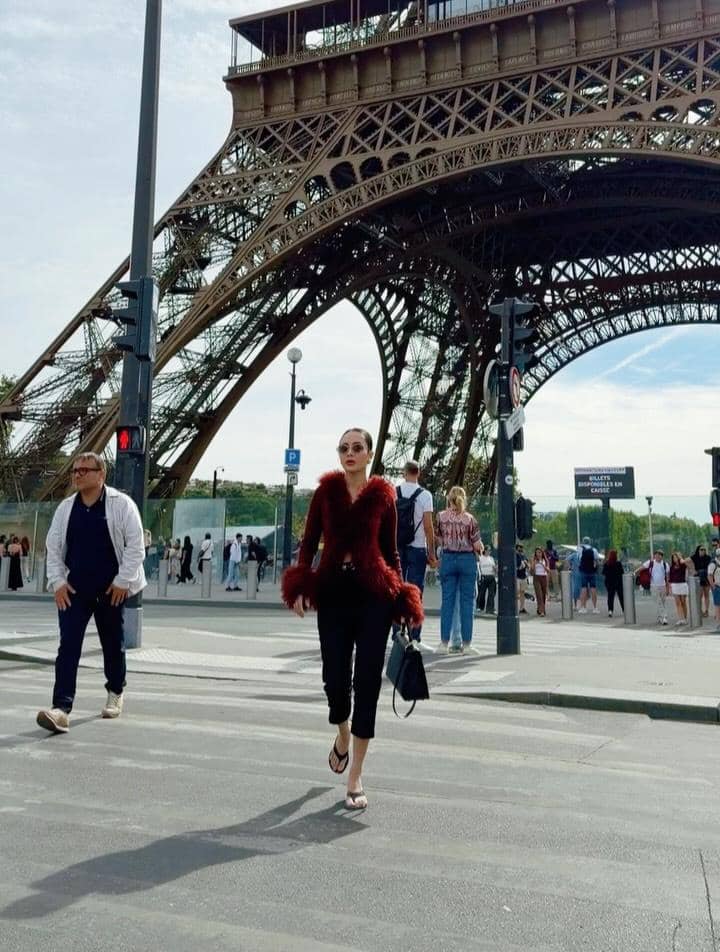 Merdi Octavia dan suami jalan-jalan di Paris