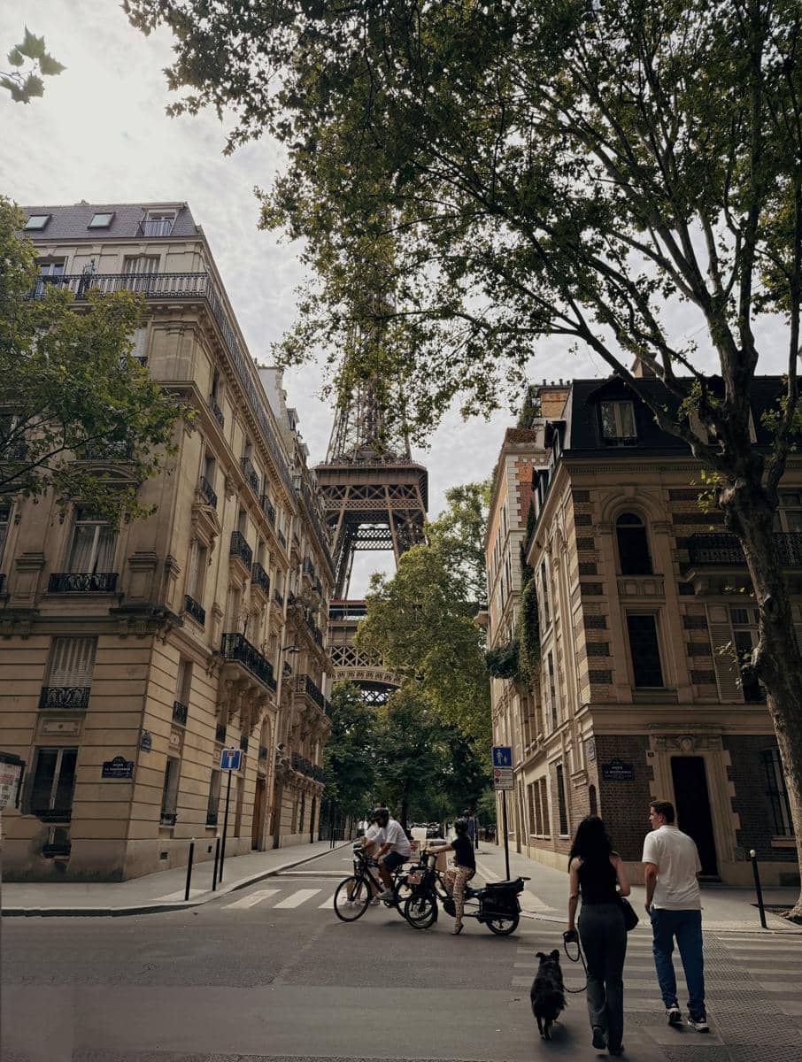 Merdi Octavia dan suami jalan-jalan di Paris