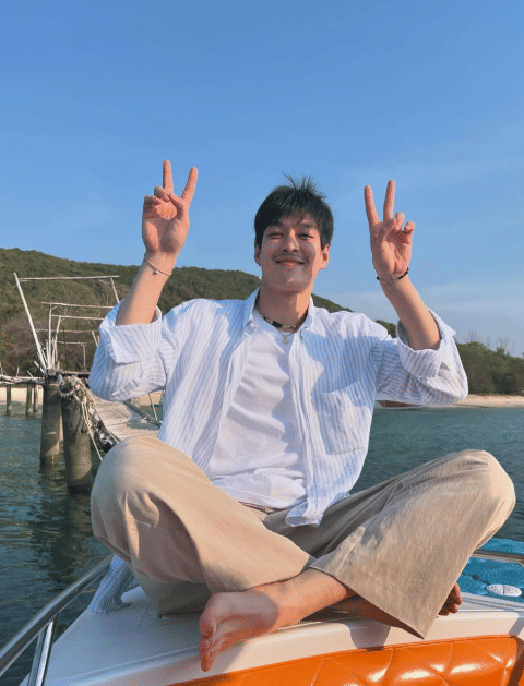 potret Krating Khunnarong 