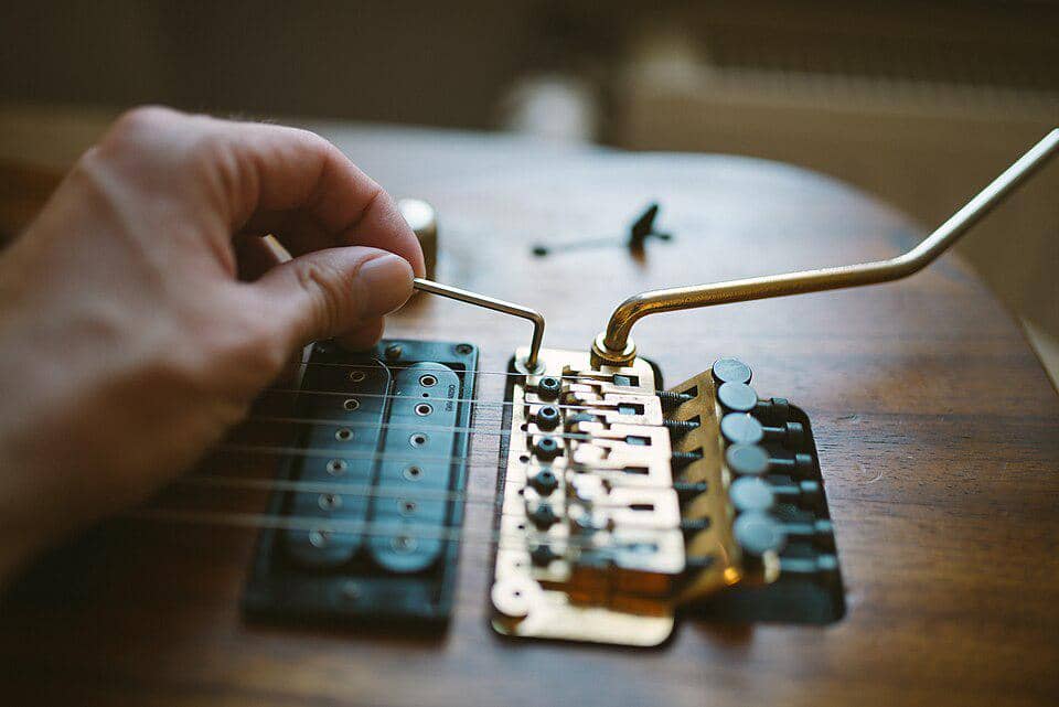 ilustrasi bridge floyd rose
