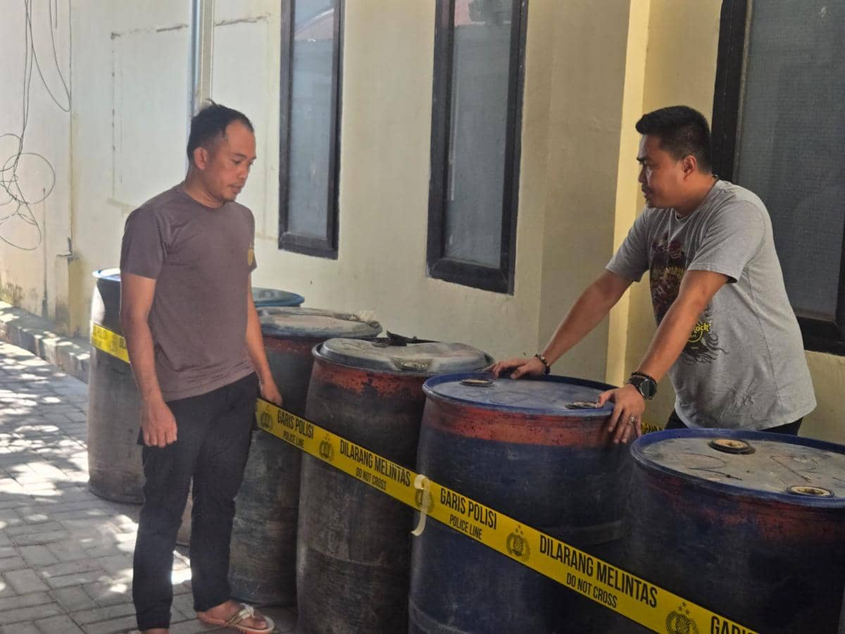 Polres Selayar ungkap dugaan penimbunan solar bersubsidi di Dusun Padang Selatan, Desa Bontosunggu, Kecamatan Bontoharu/ Dok. Polres Selayar