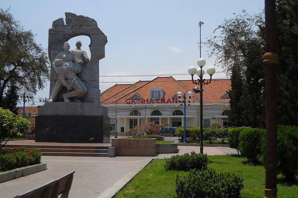 Taman Vo Van Ky dan Stasiun Nha Trang