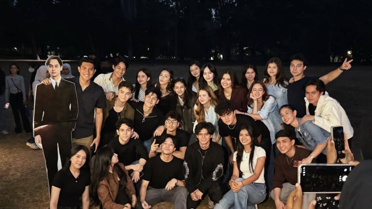 Para pemeran Asmara Gen Z berpose bersama dalam momen perpisahan yang dibagikan melalui Instagram mereka.
