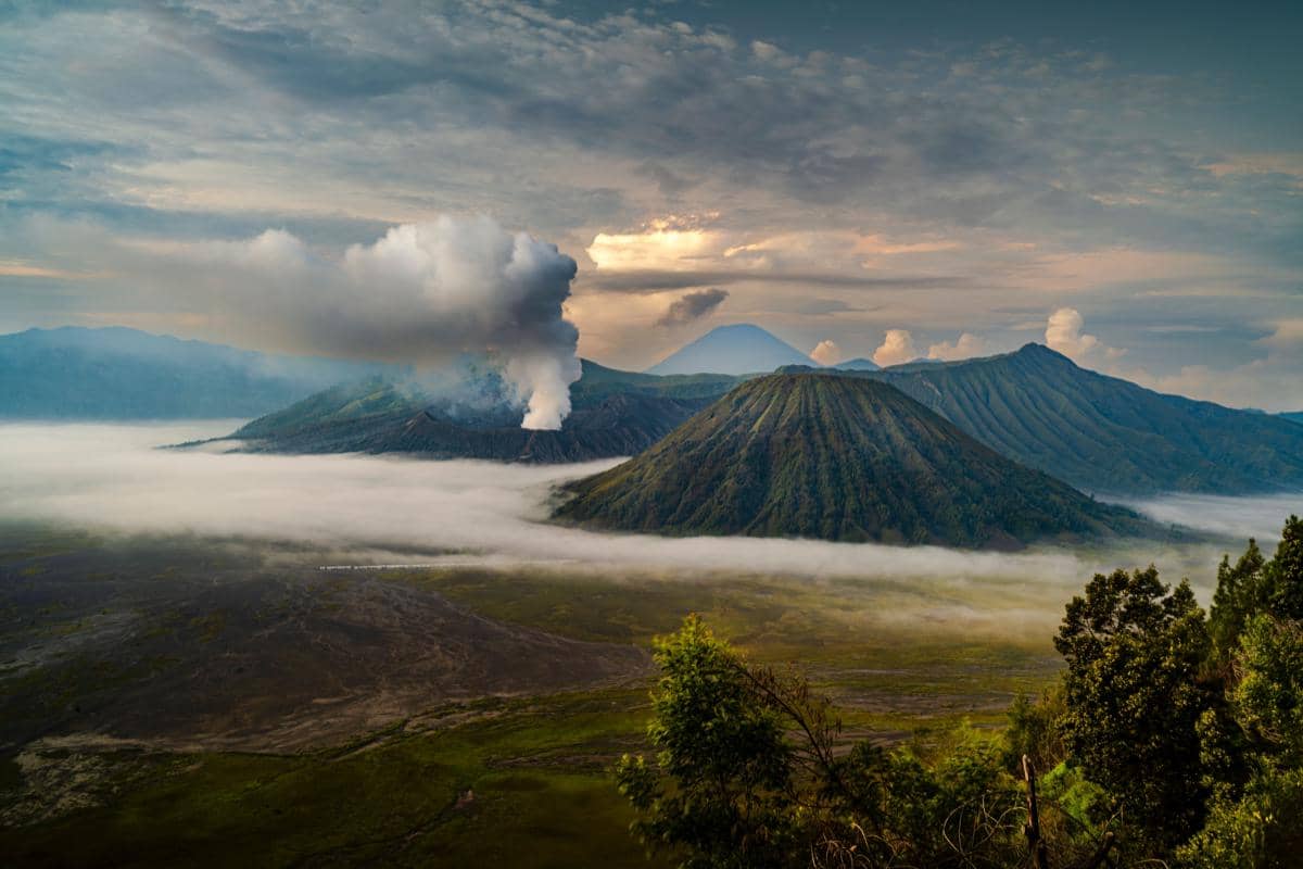 ilustrasi gunung