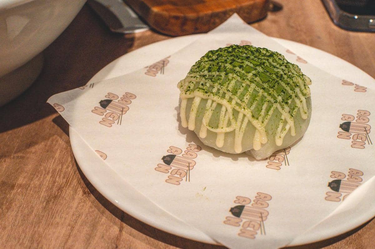 Ilustrasi sajian mochi matcha