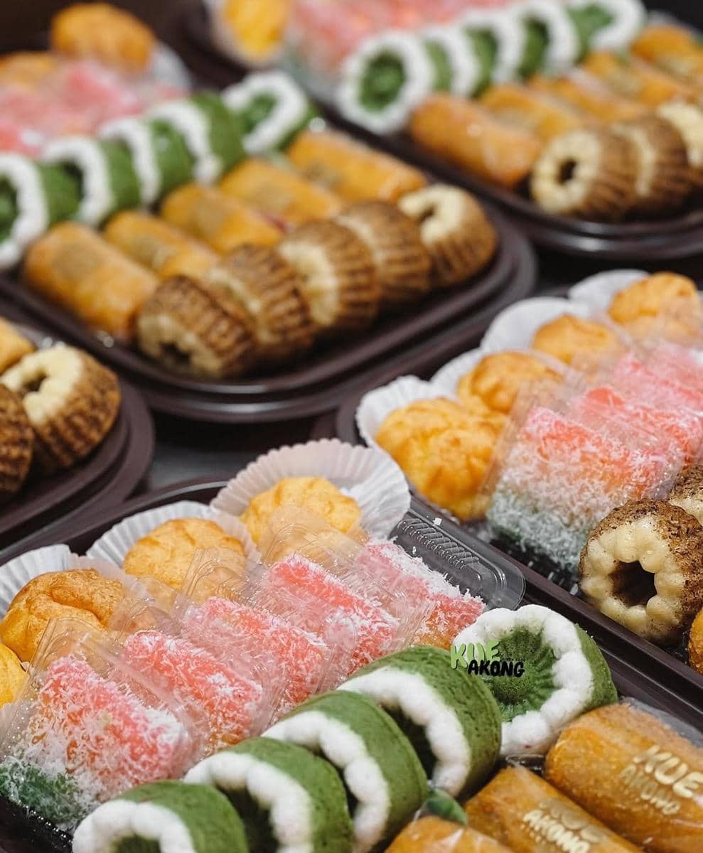 Jajanan Pasar Kue Akong Mulai Rp1000an, Pilihannya Bikin Kalap