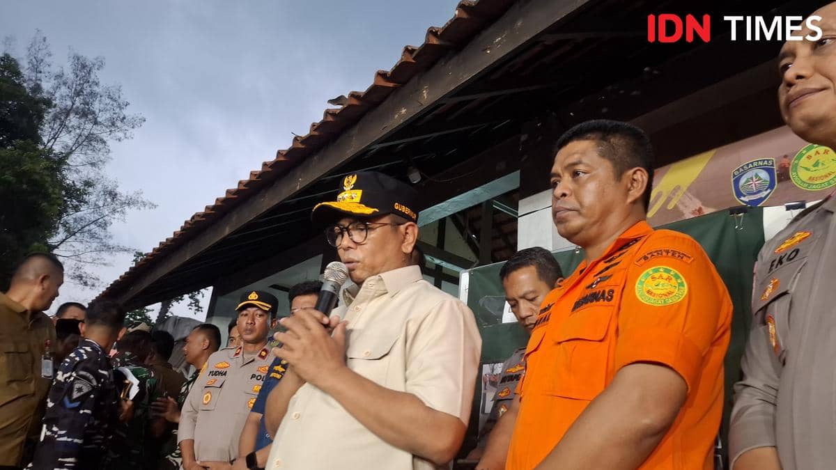 Andra Soni dan Kabasarnas Banten menyampaikan hasil pencarian jurnalis hilang di hari ketujuh (Dok. Khaerul Anwar)