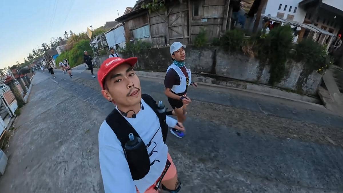 Aloy Perdana Ikut 25K Merbabu Trail Run 2026, Abis itu Lanjut Manggung