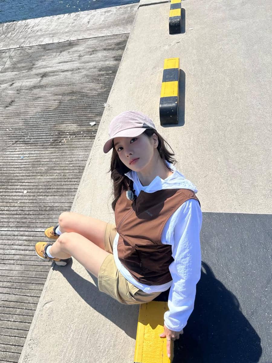 Kwon Eunbi dalam sebuah foto potret yang dibagikan melalui akun Instagram pribadinya, @silver_rain.__.