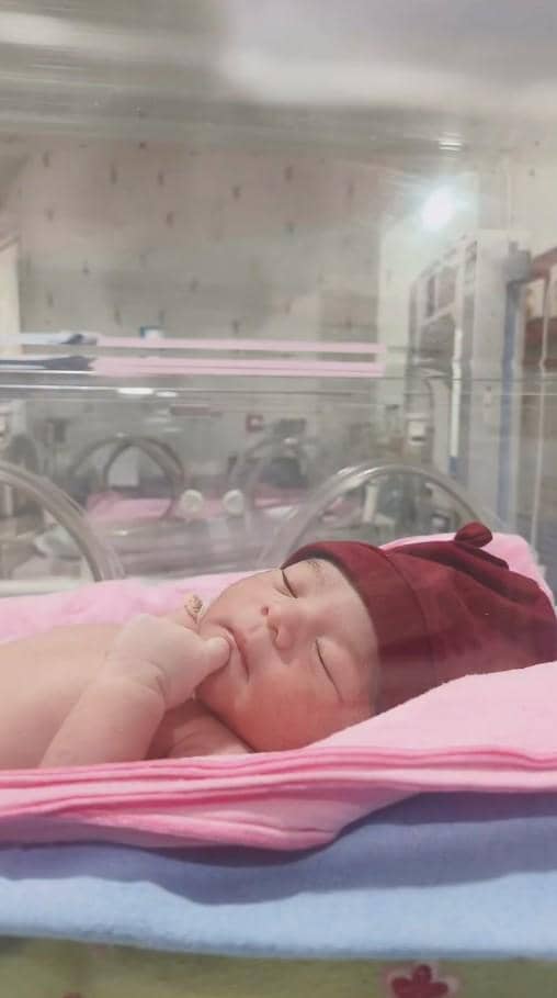 Momen istri Rizki D'Academy, Hersa Echa, menyambut kelahiran anak pertama melalui unggahan Instagram.