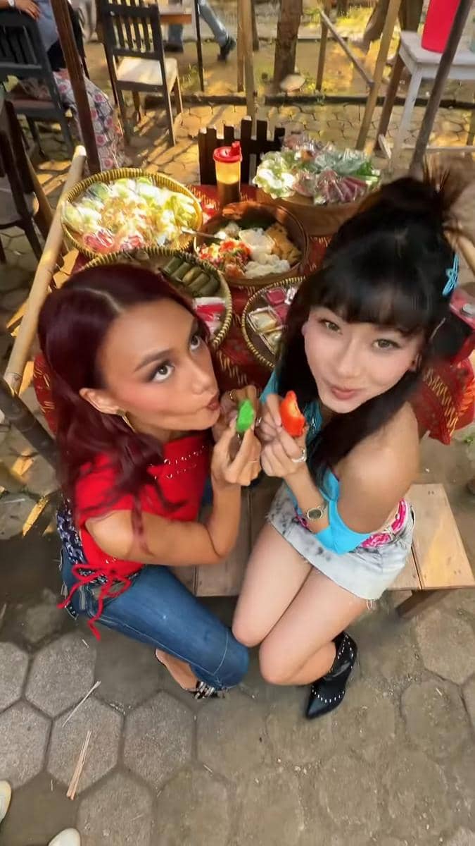 Potret di balik layar Speaker Freaker oleh no na dalam unggahan Instagram nonawav yang memperlihatkan suasana produksi.