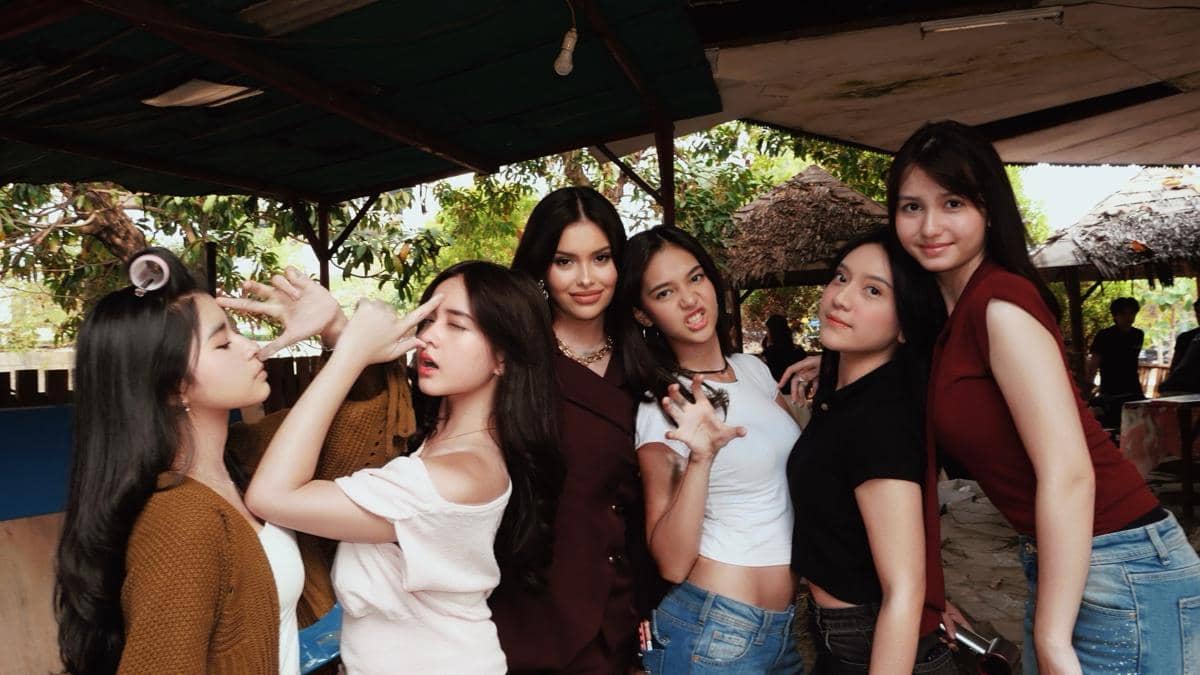 Para pemeran Asmara Gen Z berpose bersama dalam momen perpisahan yang dibagikan melalui akun Instagram Tawan Asheldrick.