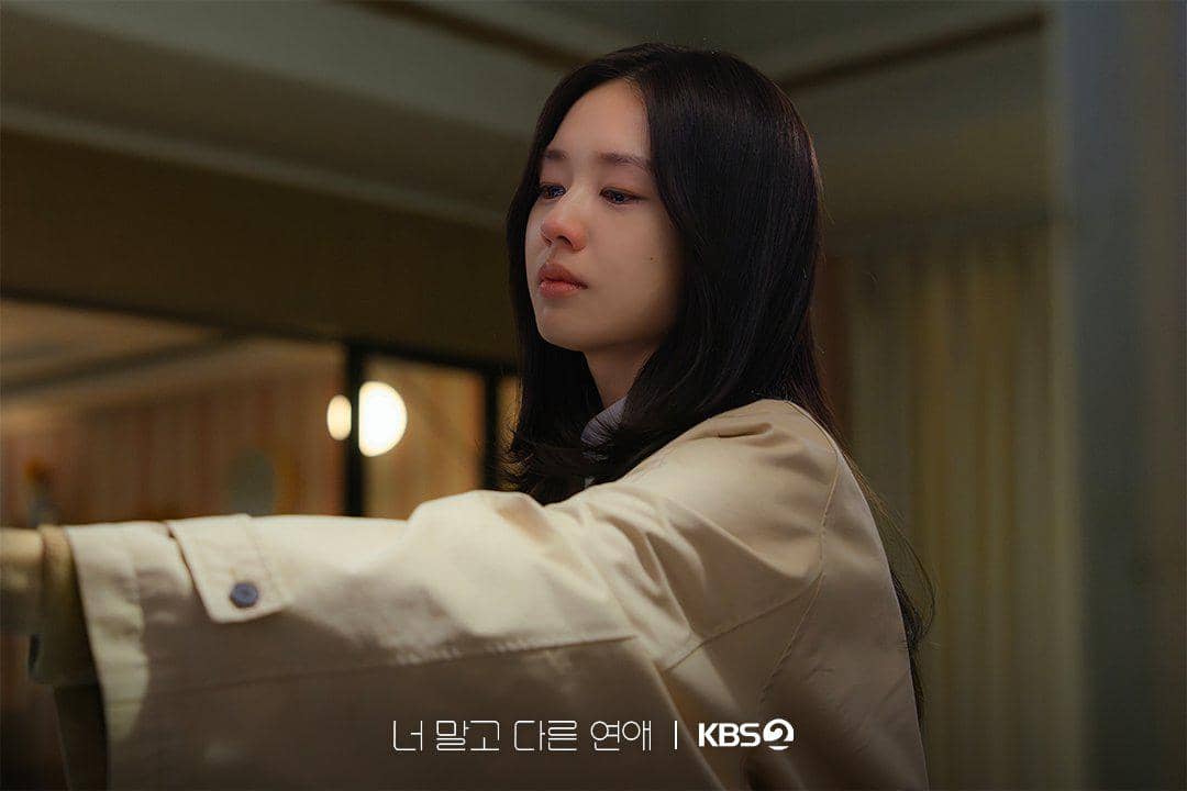 Ahn Eun Jin terlihat dalam adegan cuplikan drama Korea A Love Other Than Yours yang ditayangkan KBS2.