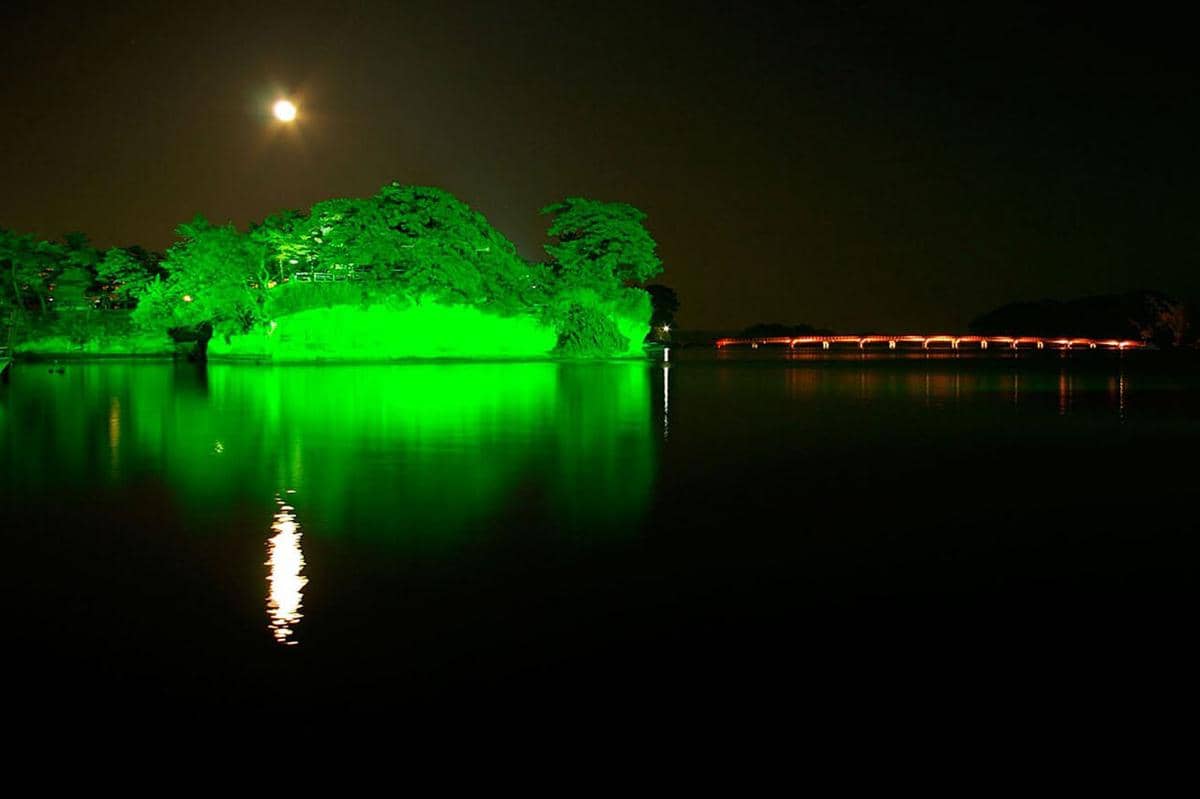 ilustrasi bulan purnama di Teluk Matsushima, Miyagi