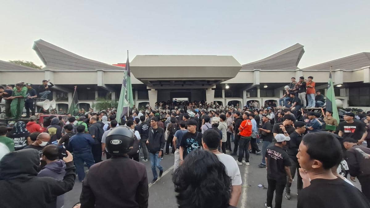 Mahasiswa Duduki Kantor Pertamina Sulawesi, Tuntut Transparansi Krisis BBM