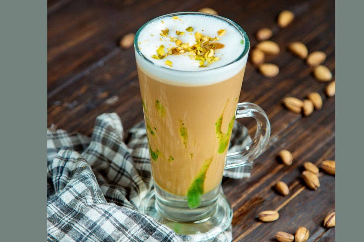 ilustrasi pistachio oat latte