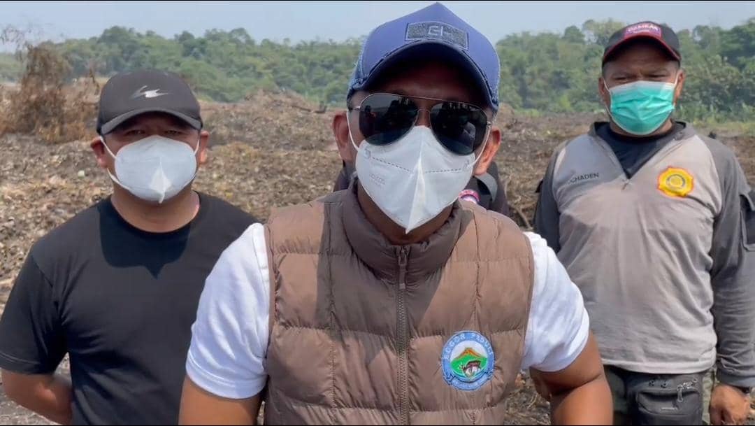 Wakil Wali Kota Bogor Jenal Mutaqin meninjau area kebakaran TPA Galuga pada hari kedelapan penanganan.