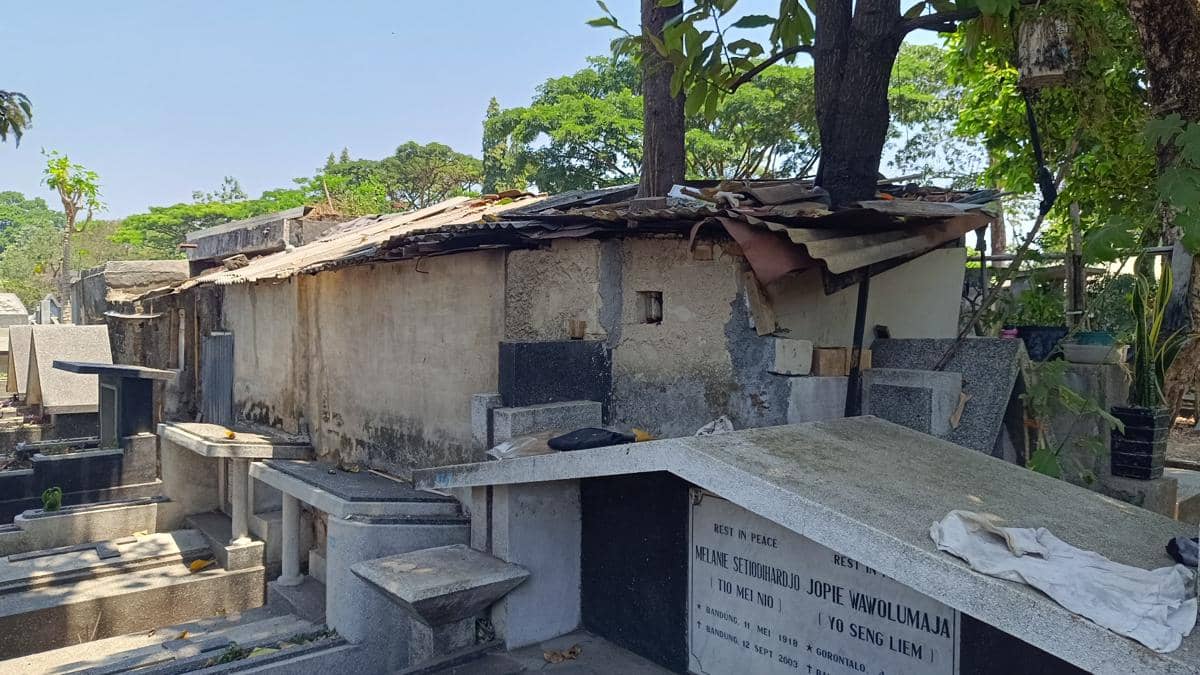 Viral Rumah Nempel Makam di Taman Pandu, Dipakai Tinggal Sementara