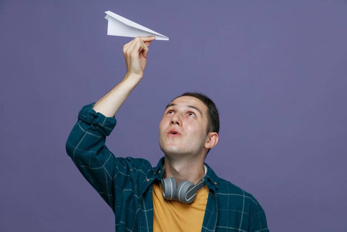 5 Tipe MBTI Cowok Paling Berimajinasi Tinggi, Dunianya Tak Terbatas!