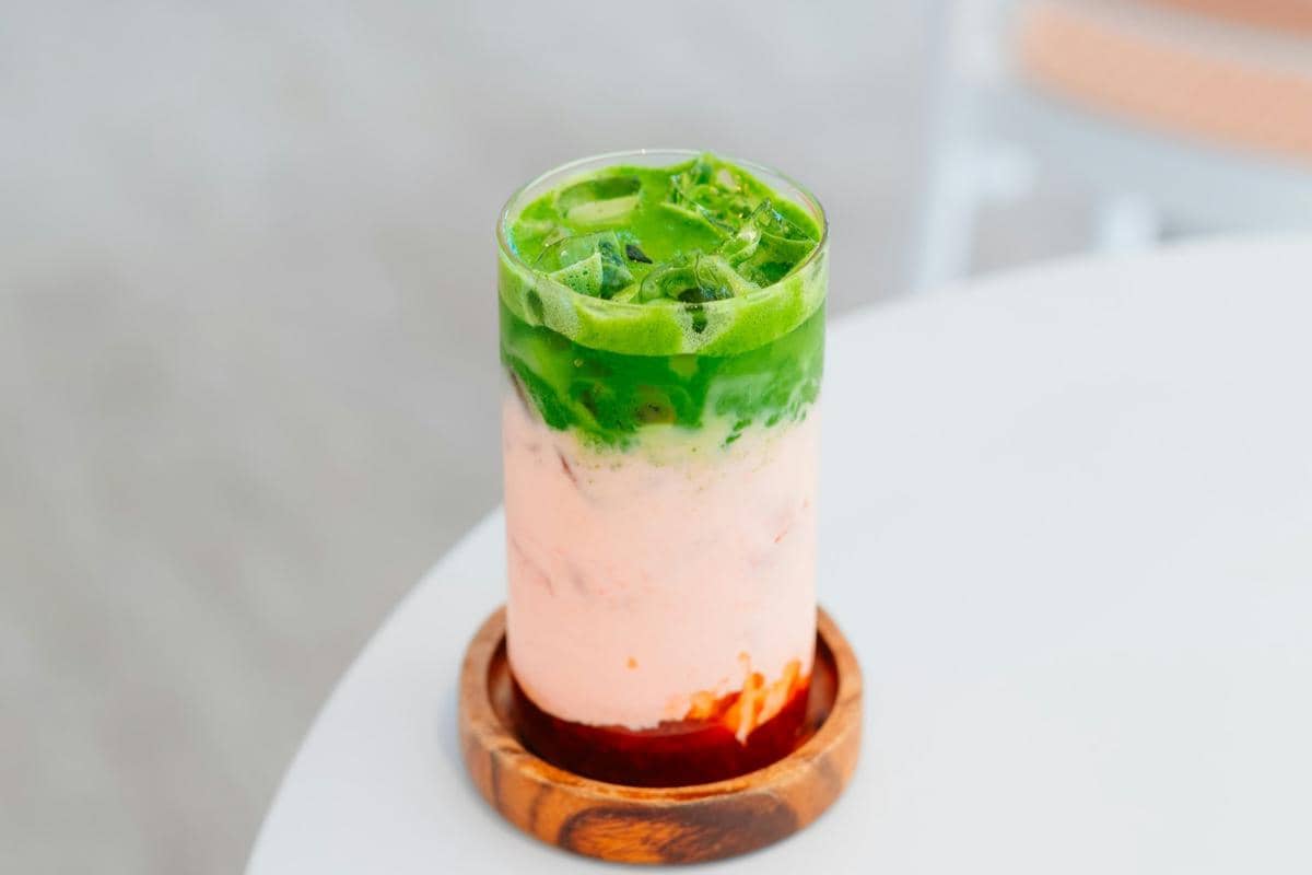 Resep Strawberry Matcha Espresso yang Creamy dan Segar