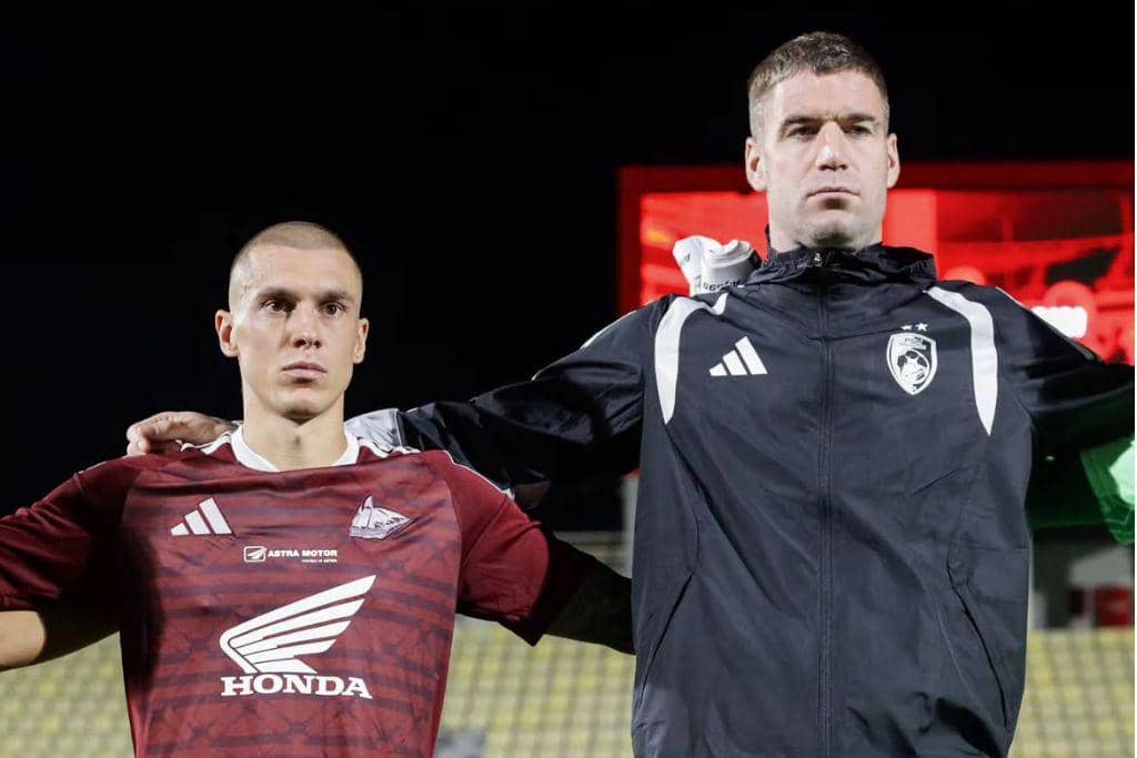 Gelandang PSM Makassar, Stefan Jevtoski (kiri), bersama striker Lars Veldwijk (kanan).