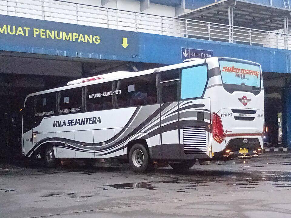 ilustrasi bus jurusan Solo Tawangmangu di Terminal